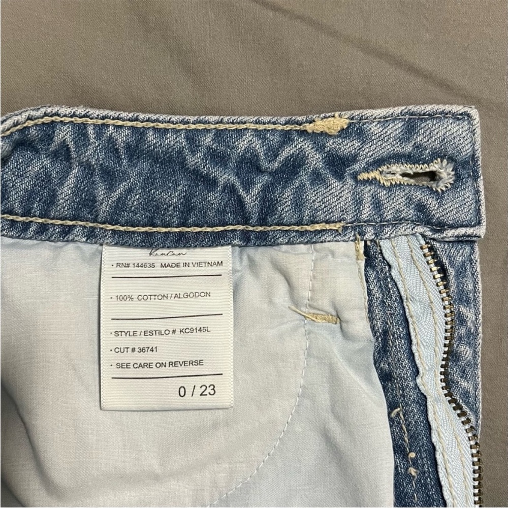 KanCan - Ivanna High Rise Mom Shorts (Light Wash) - Picture 4 of 5